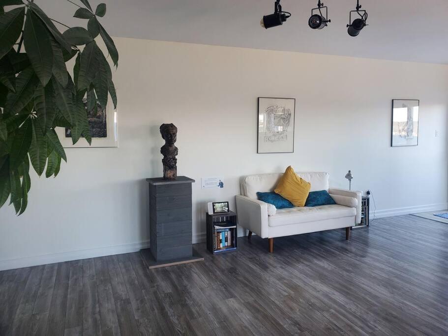 Mobile Whale House Guest House מראה חיצוני תמונה